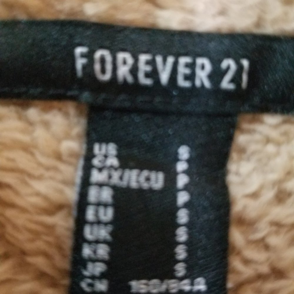 Forever 21 Cropped Faux Fur Long Sleeve Sweater With 3/4 Zip And Elastic Pull - Picture 3 of 9